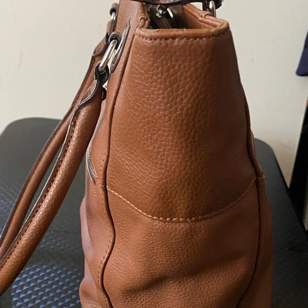 Tignanello Leather Shoulder Brown/Tan - Picture 4 of 6